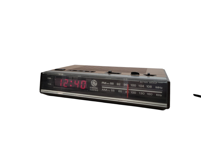 General Electric GE 7-4624B Radio Alarm Clock-AM/FM-Red Digits (WORKING) %