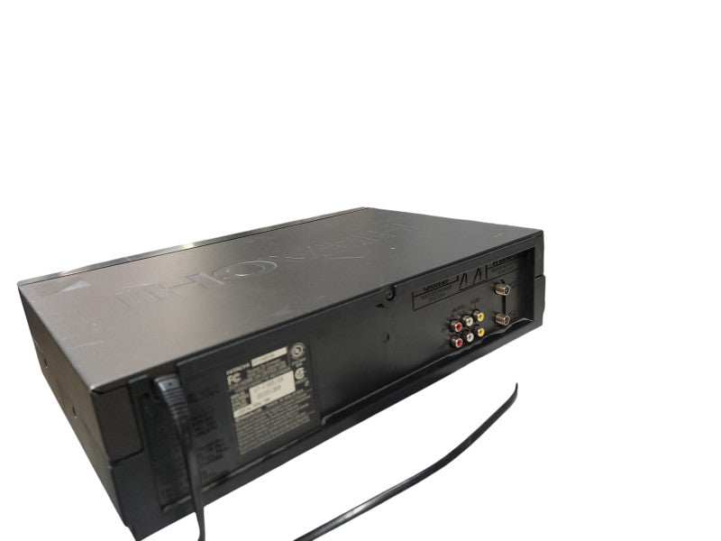 Hitachi VCR With 19 Movies On VHS Model: VT-FX6510A =