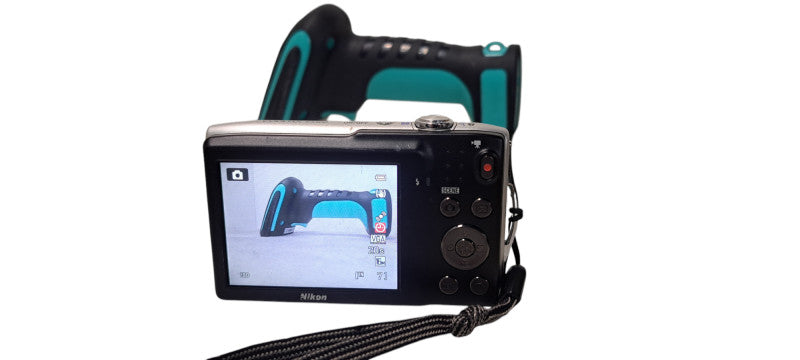 Nikon COOLPIX S3300 Compact Digital W/ Battery