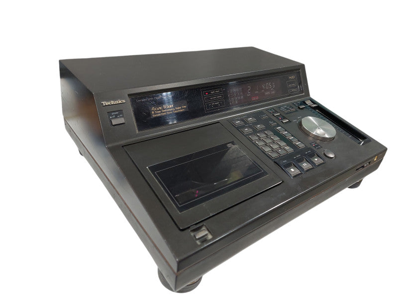 Technics Compact Disc Player Model: SL-P1300 Class AA  =