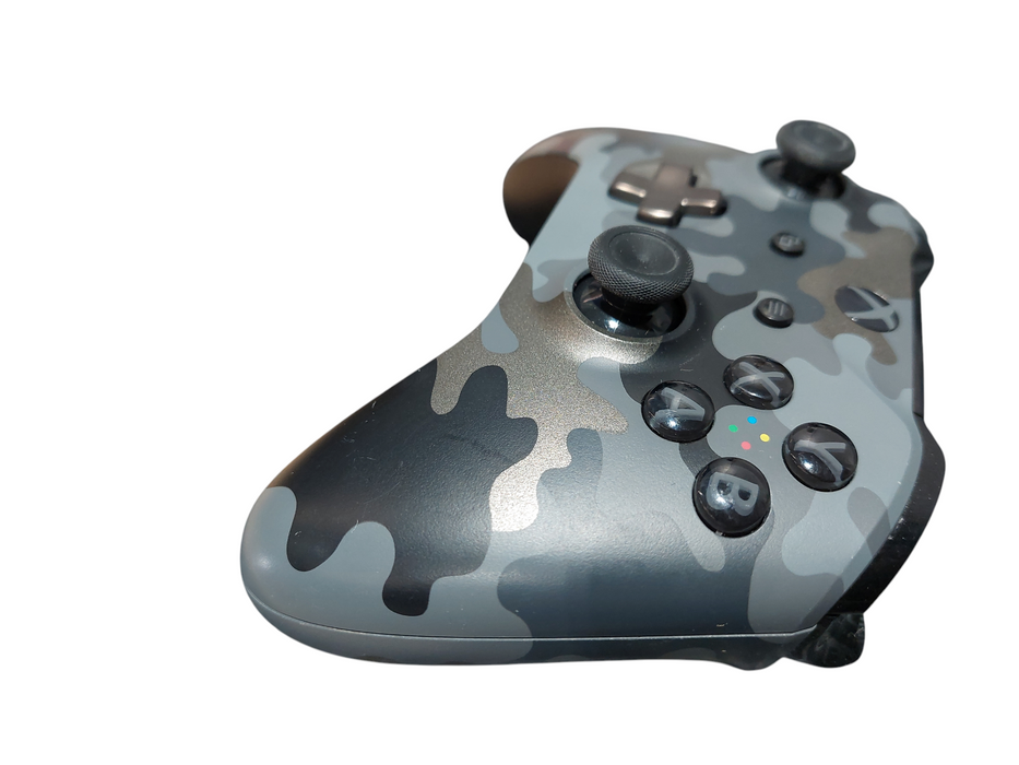 Xbox One Controller Model: 1708 Silver Camo  =