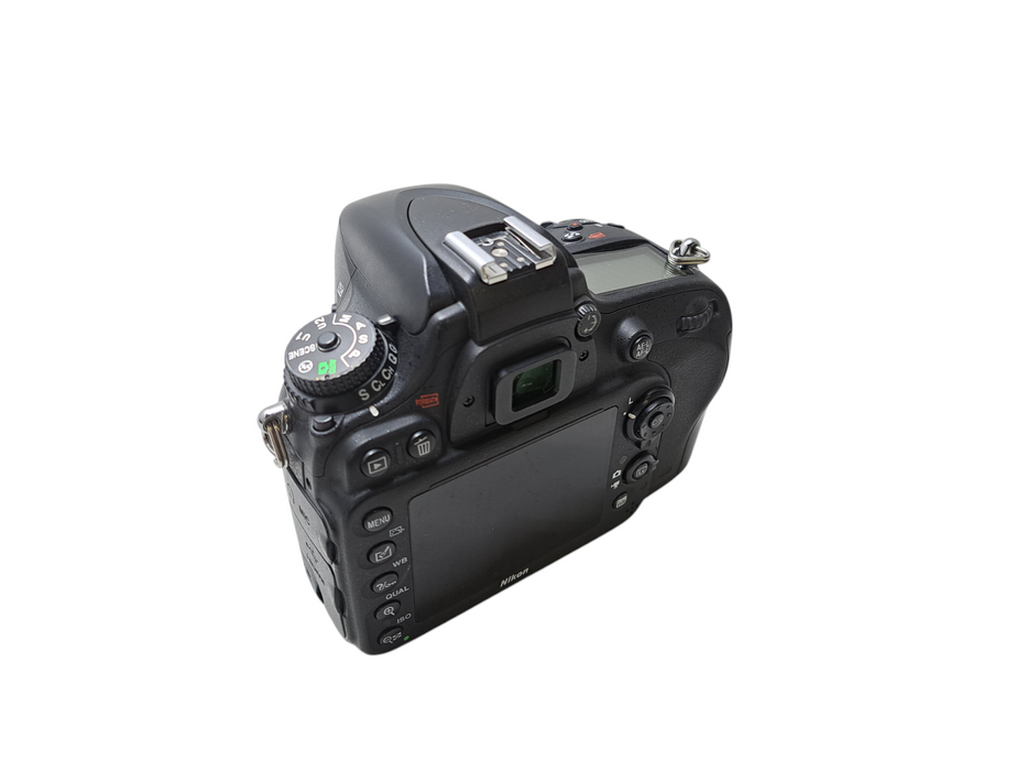 Nikon D610 FX 24.3MP DSLR Camera (Body Only) *READ* )