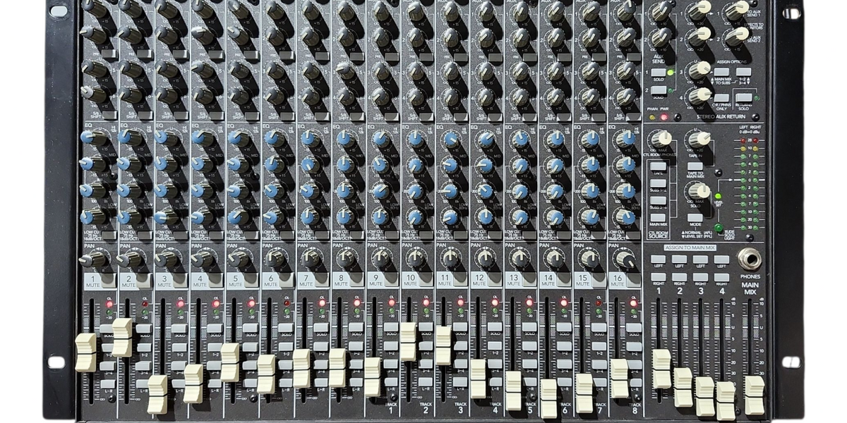 Mackie CR1604-VLZ Pro 16-Ch Pro Audio Studio Mic Line Mixer