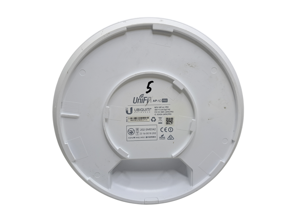 Ubiquiti Networks UAP-AC-PRO 1300Mbps Wireless Access Point Q)