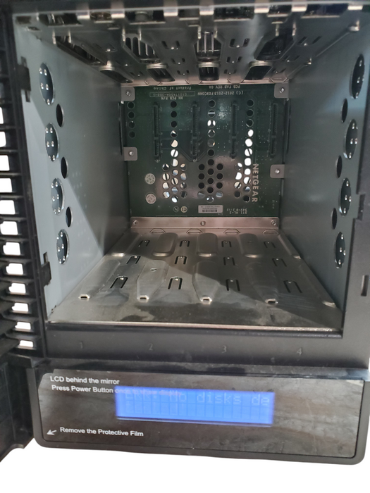 NetGear RN31400 RND-4C 4-Bay Advanced Network Storage - No HDD *READ*