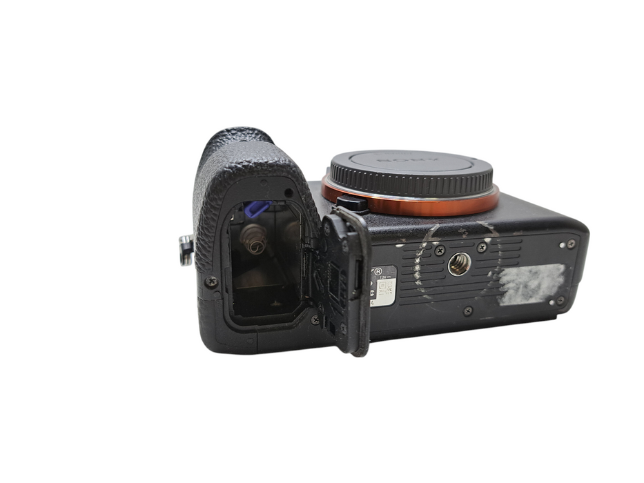 Sony Alpha a7R II 42.4MP Mirrorless UHD Digital Camera Body ILCE-7RM2 *READ )