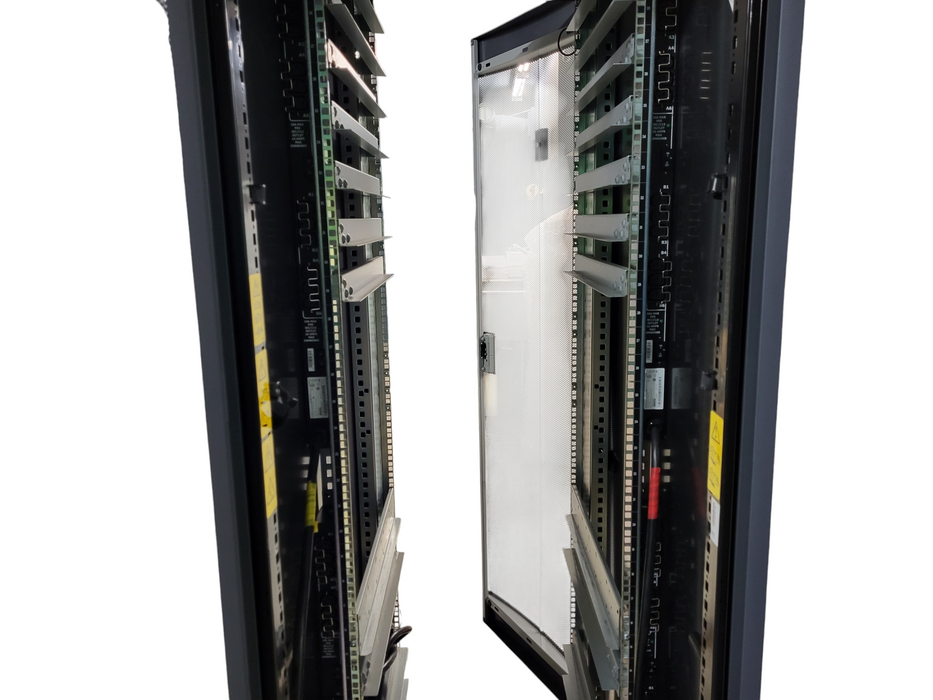 NETAPP NAC-0501 42U Server Rack w/ 4x Spectrum Power 72A-130BMLEN-02 PDU $