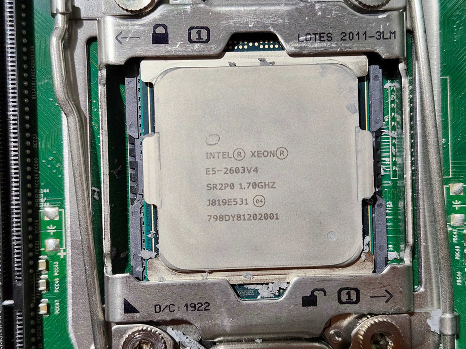 Dell EMC Storage SCv3020 Controller 30x 2.5" SAS Bays w/ 2x Controllers