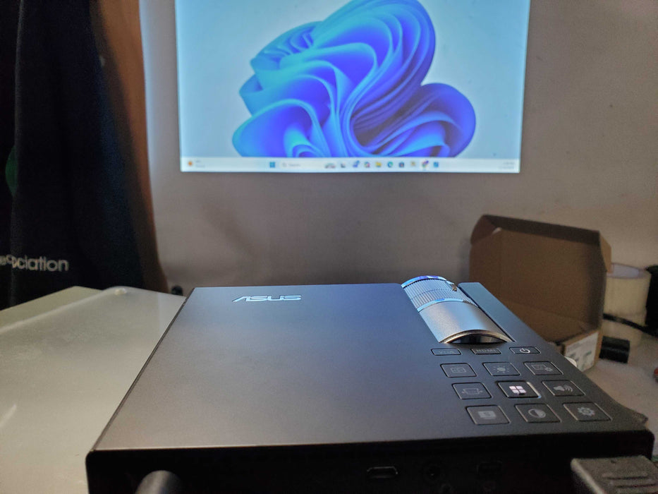 ASUS P2E Portable LED Projector