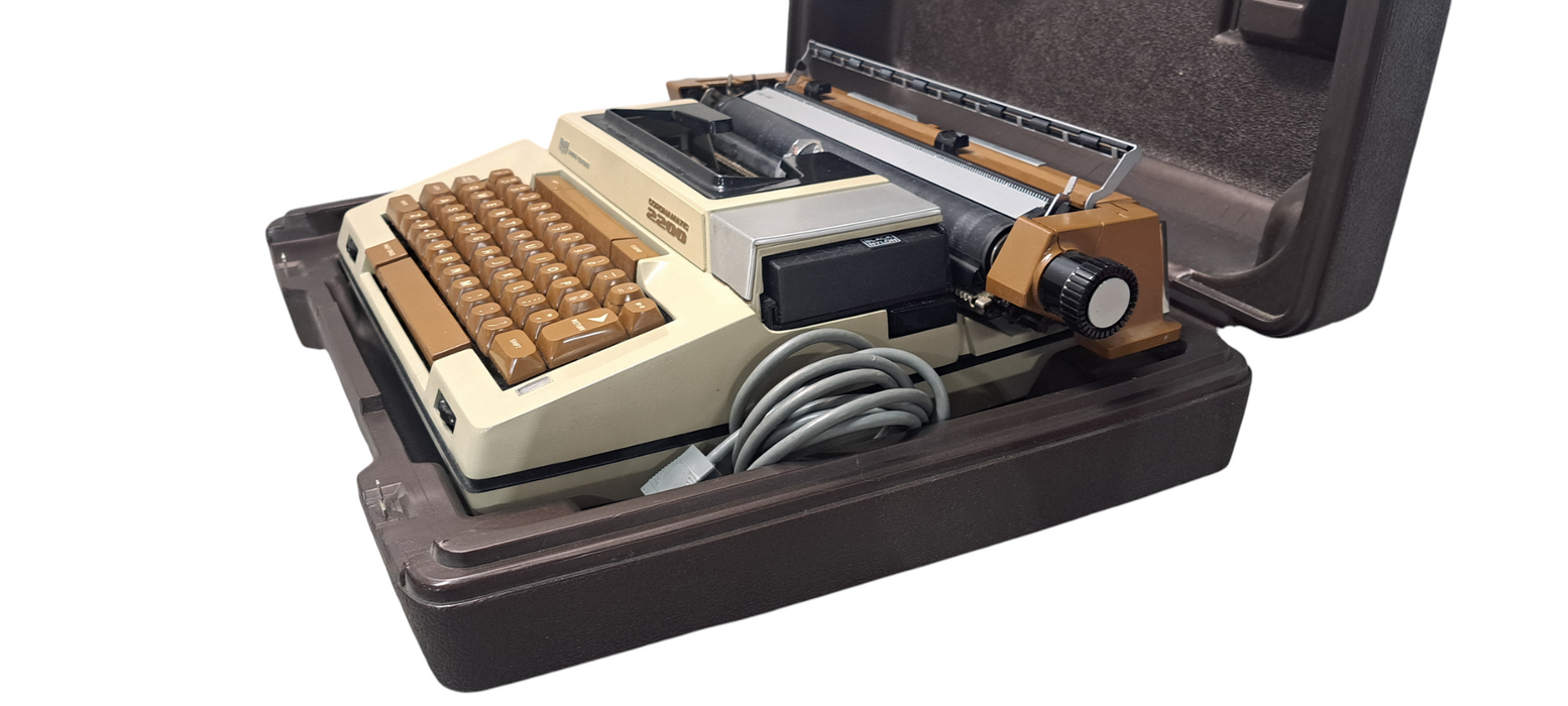 Vintage 1970s Smith Corona Coronamatic 2200 Electric Typewriter W/Case