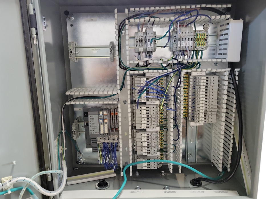 Rockwell Automation with Allen Bradley panelview Plus 1000, READ _