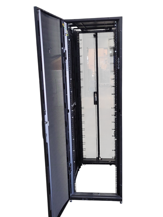 APC AR3100 NETSHELTER ENCLOSURE 42U 600MM X 1070MM SERVER RACK DATA CABINET Q_