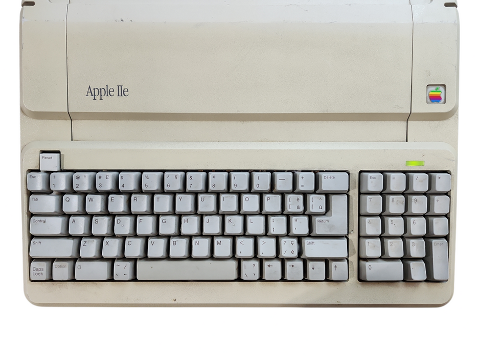 VINTAGE APPLE IIe Desktop COMPUTER Model # A2S2128, Tested to Power On