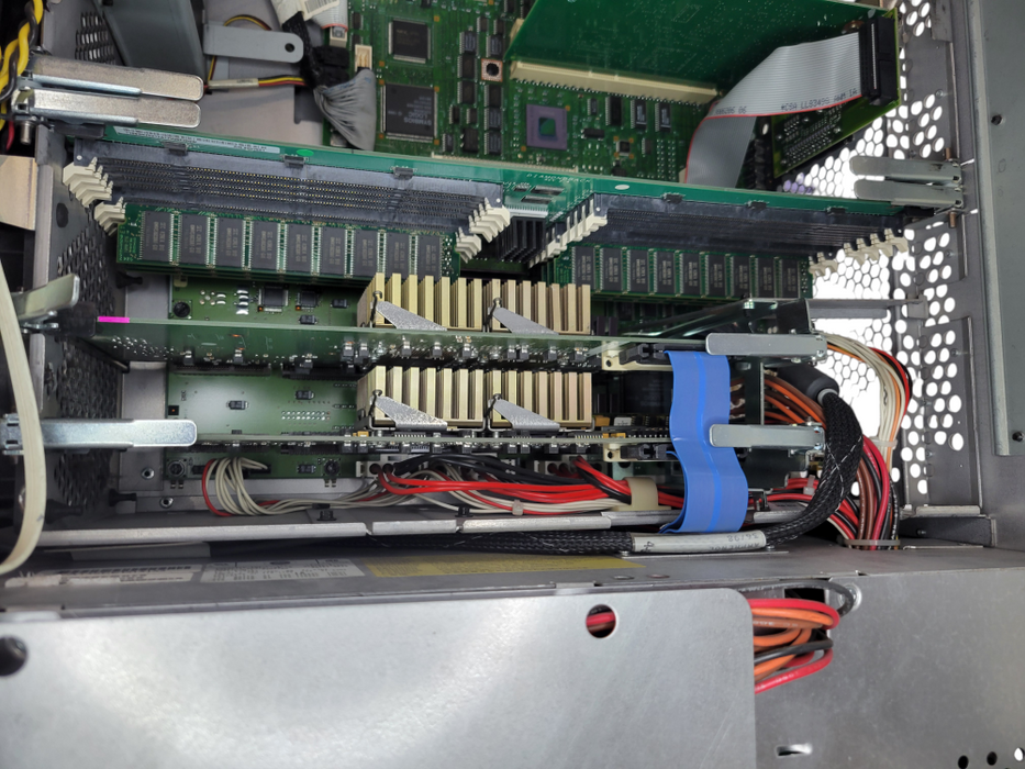 IBM RS/6000 604e 166Mhz Type 7025-F50 - Server F50 (READ) %