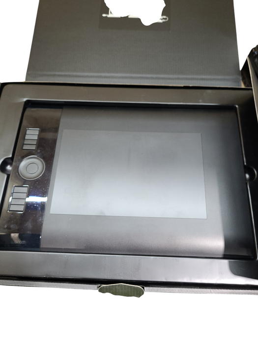 Wacom Intuos 4 Medium Tablet PTK-640 Set With Pen & Accessories Original Bo