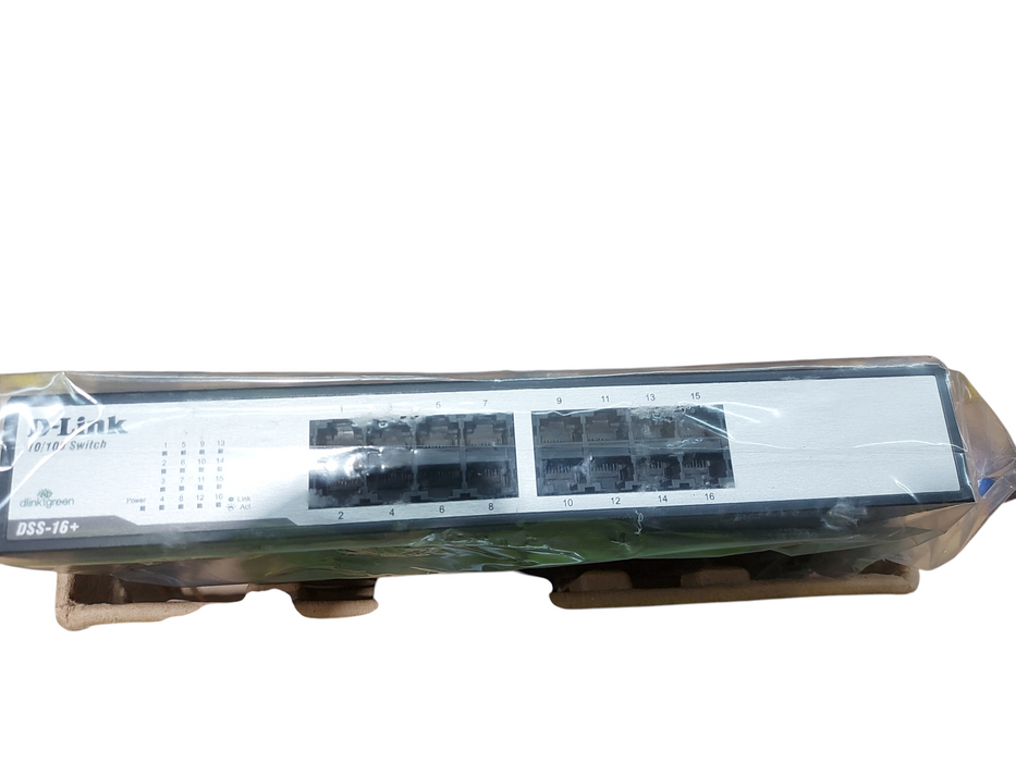 D-Link DSS-16+ 16-Port 10/100  Ethernet Switch with Power Cord
