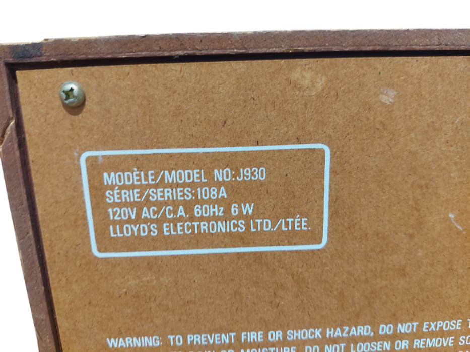 Vintage Lloyd AM/FM Table Radio Model: J930 Series 108A =