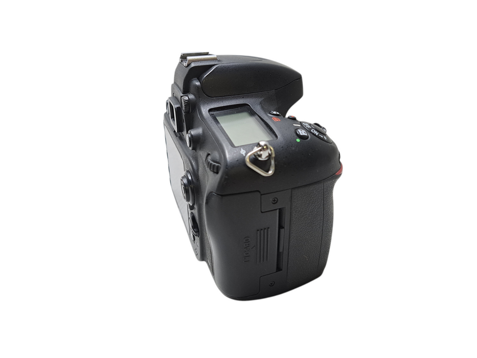 Nikon D610 FX 24.3MP DSLR Camera (Body Only) *READ* )