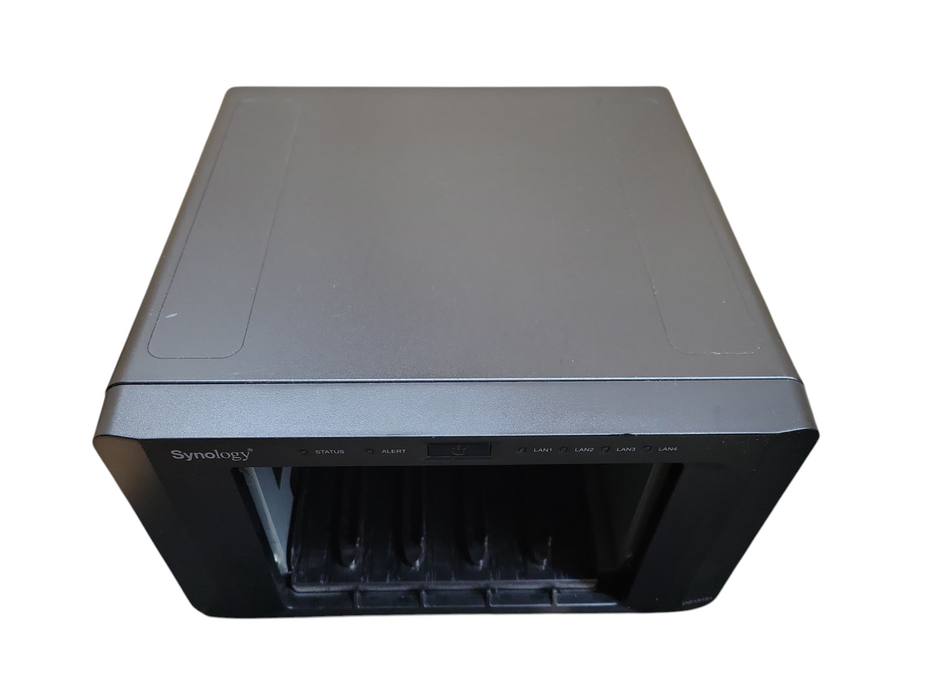 ynology DiskStation DS1515+ 5-Bay NAS READ !