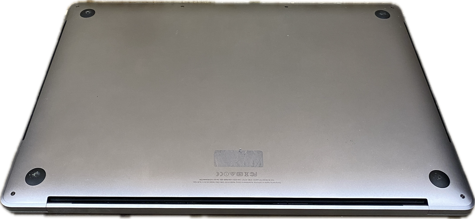 Apple MacBook Pro 15" i7-7820HQ Radeon Pro 560 GPU 16GB RAM 512GB SSD READ