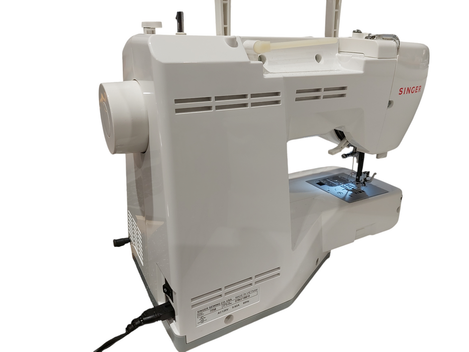 Singer Sewing Machine STYLIST Model: 7258  =