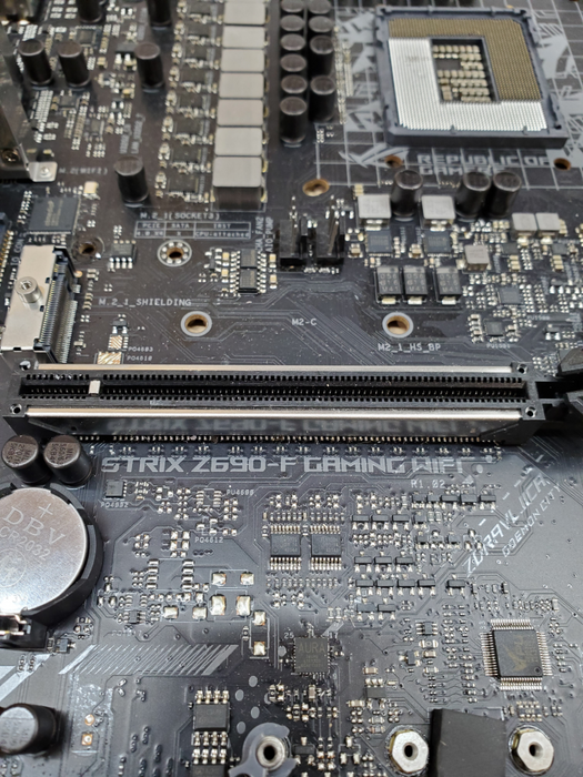 ASUS ROG STRIX Z690-F Gaming Wifi LGA1700 Motherboard *READ*