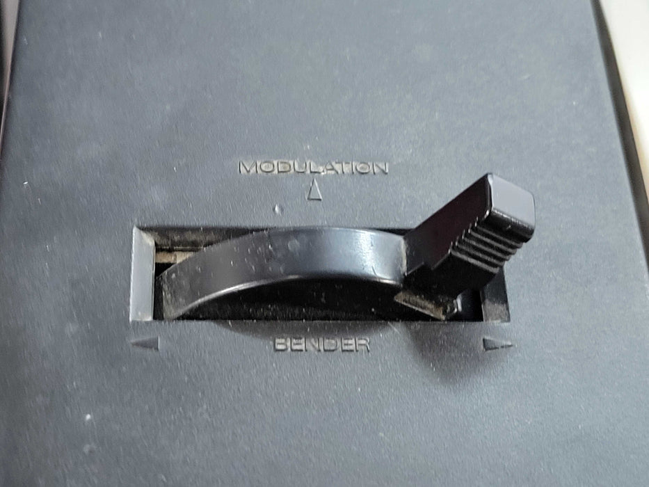 Roland JV-30 61 Key Keyboard Synthesizer (WORKING - READ)