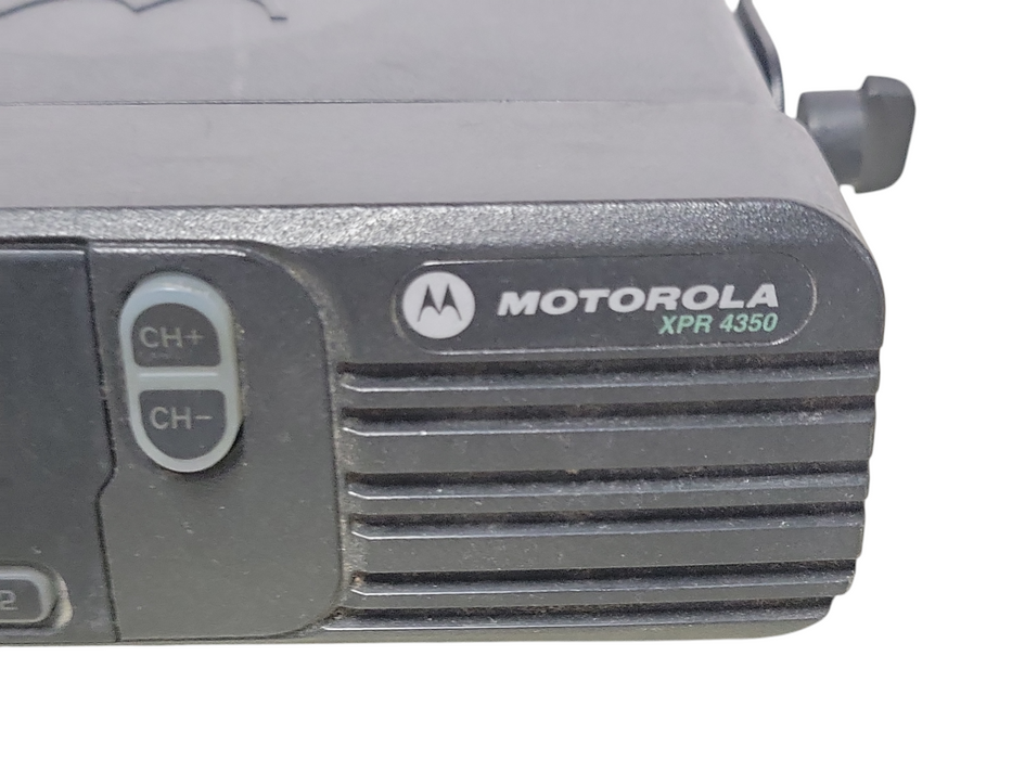 MOTOROLA XPR4350 UHF AAM27QNC9LAIAN -25W UHF/ 403-470 MHz w/ MIC, READ _