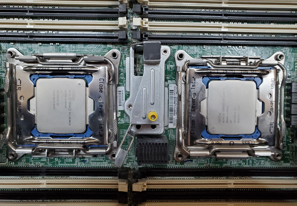 HP ProLiant BL460c 2x Xeon E5-2630 v3 - No RAM/HDD