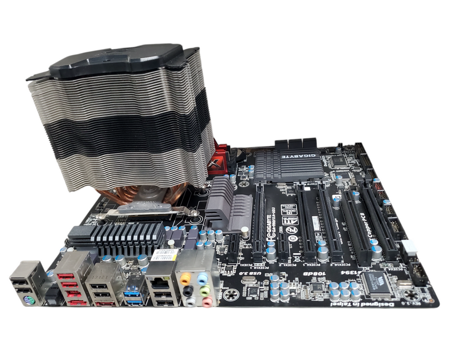 Gigabyte GA-990FXA-UD3 with AMD FX-8350 8GB ram NO HDD NO GPU