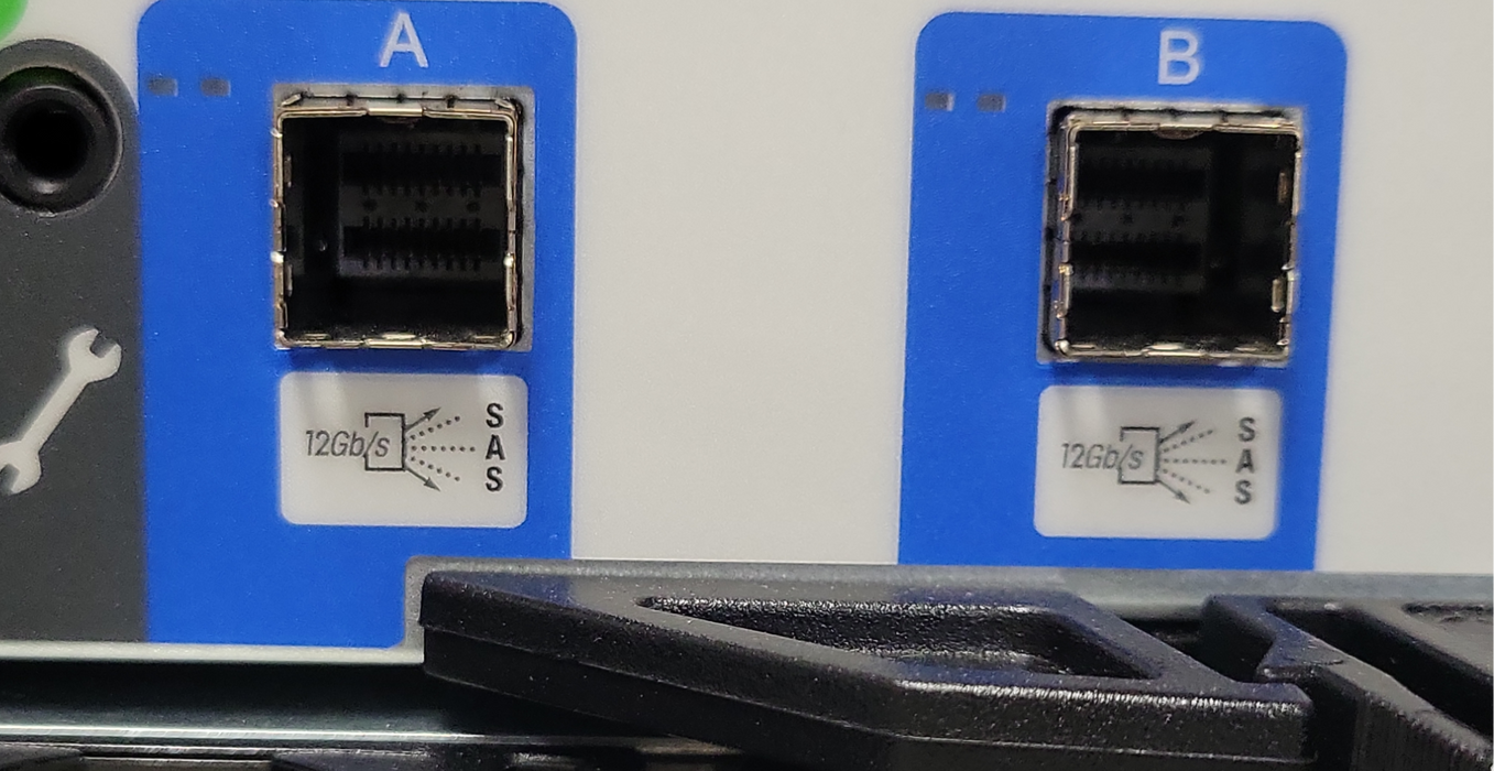 Lenovo 4587-HC1 Storage Expansion w/ 2x 12Gbps controllers, 2x PSU _