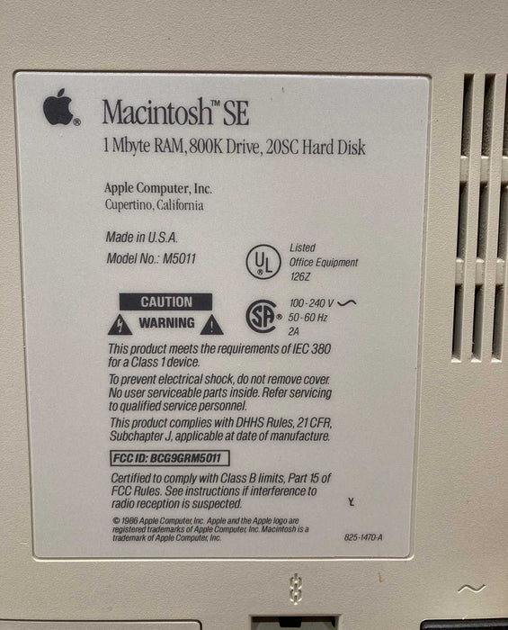 Apple Macintosh SE M5011 Vintage Apple All In One Computer READ!