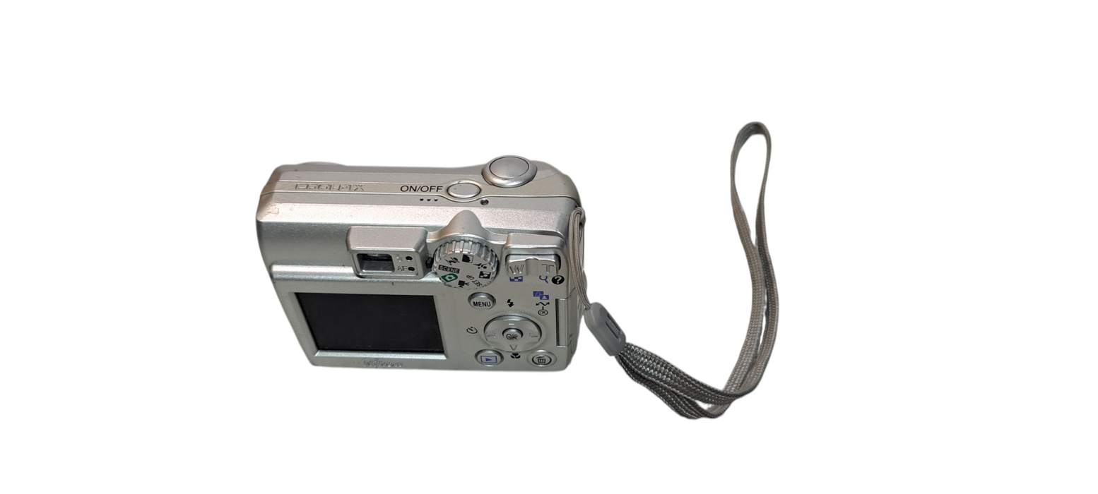 Nikon Coolpix 4600 Digital Camera 4MP 3x Optical Zoom