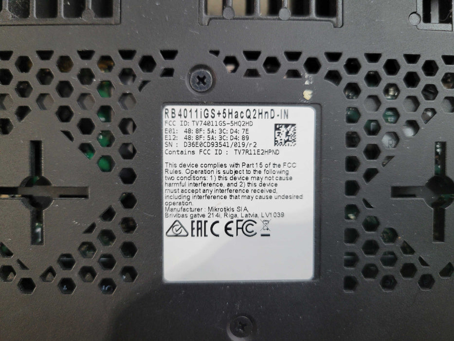 MikroTik - RB4011iGS+5HacQ2HnD-IN 10xGigabit port router + Wifi Q%