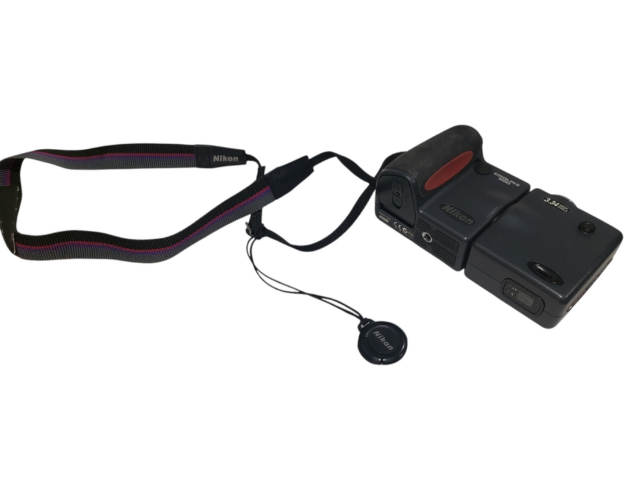 Nikon E990 CoolPix 990 Camera- Zoom Nikkor 8-24mm 1:2.5-4  3.34mp  =