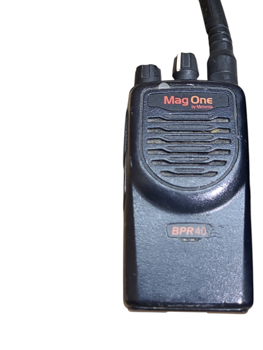 Lot 2x MOTOROLA MAG ONE 8CH 4W 450-470MHZ UHF TWO WAY RADIOS AAH84RCS8AA1AN