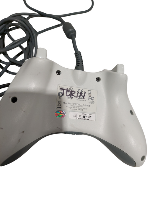 Bundle of 2 Xbox 360 Controllers white & black  =