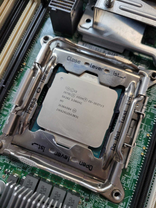 HP ProLiant 460 Series Gen9 - 2x Xeon E5-2637 v3 Barebones - NO RAM NO HDD Q%