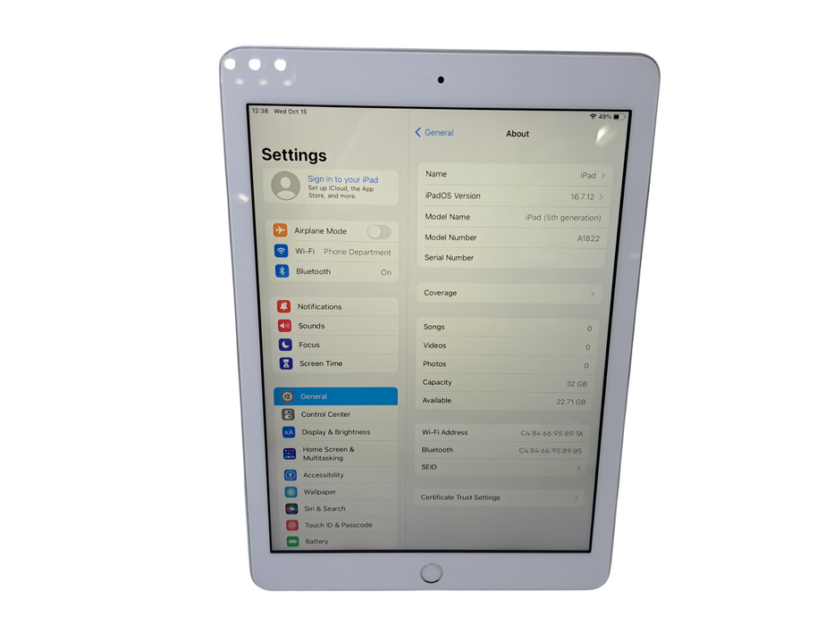 Apple iPad 5th Gen - 32GB - White/Silver [A1822] Q)