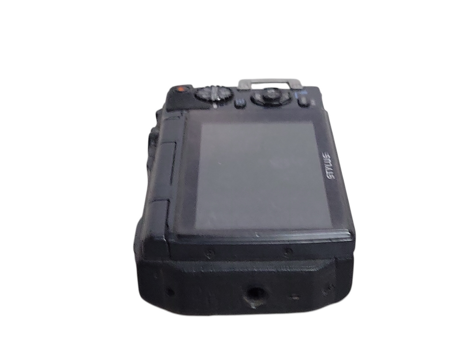 Olympus Stylus Tough TG-860 16.0MP Digital Camera, READ _