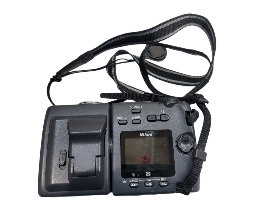 Nikon COOLPIX E995 Compact Digital Camera