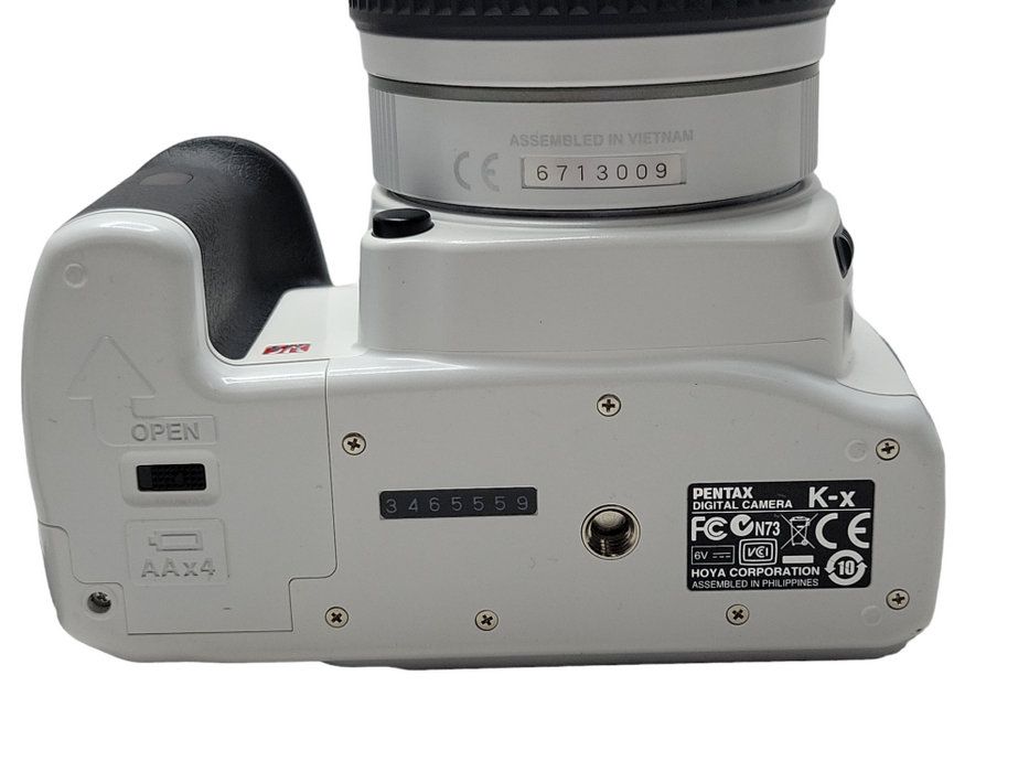 Pentax K-x 12.3MP Digital Camera 18-55 52mm UV _