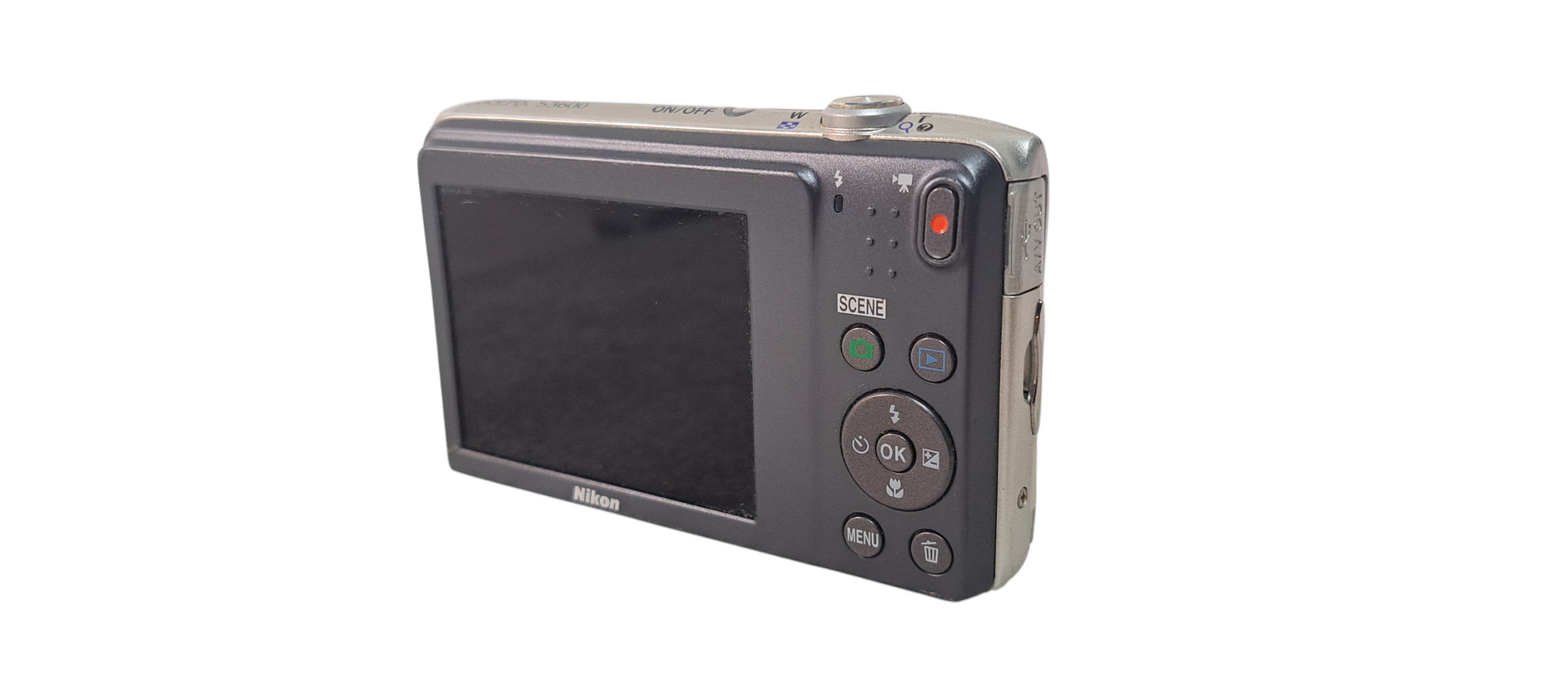 ikon Coolpix S3600 20.0MP Compact Digital Camera |READ