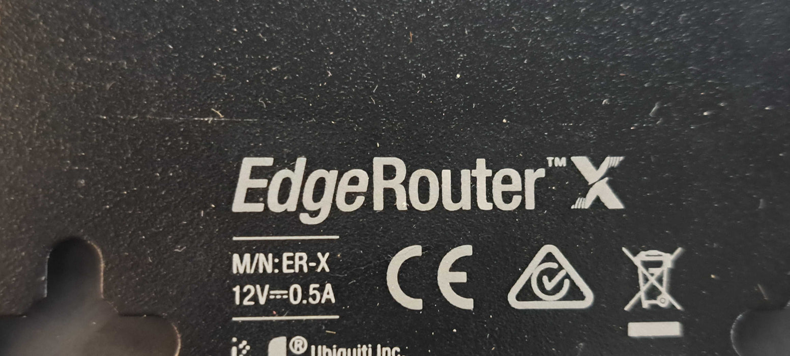 Ubiquiti Networks ER-X EdgeRouter X 5-Port Gigabit Router W/ Adapter & Box Q