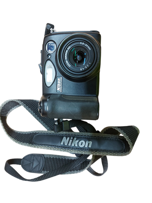 Nikon Coolpix 5400 Digital Camera Untested