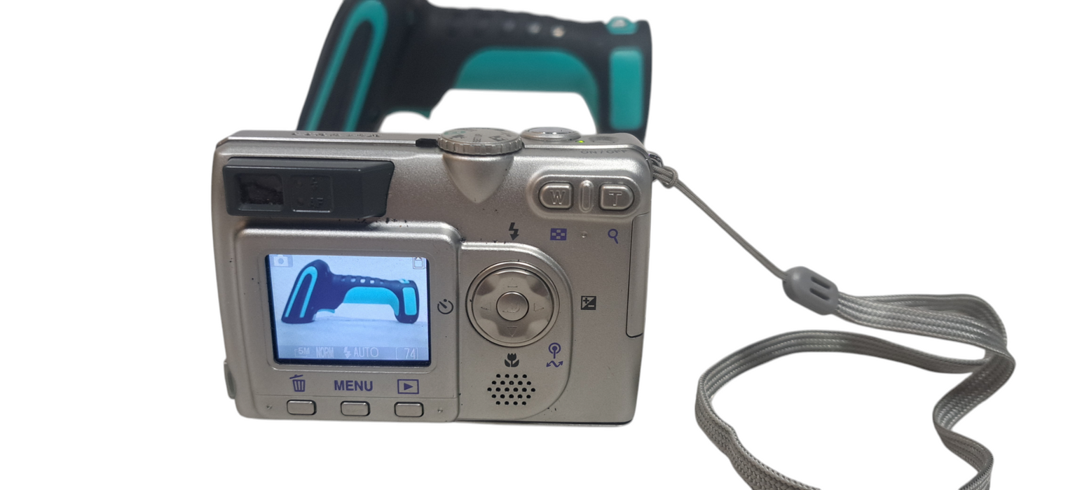Nikon Coolpix E5200 5.1 Mega Pixels Compact Digital Camera Nikon Coolpix E5200 5.1 Mega Pixels Compact Digital Camera