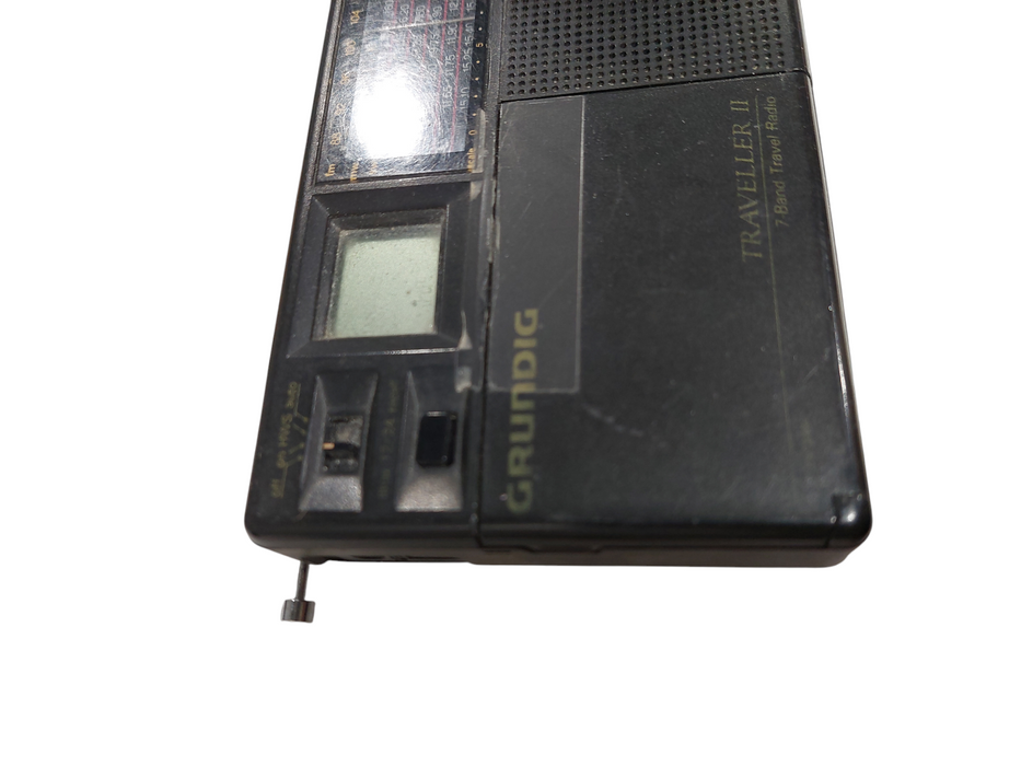 Grundig Traveller 2  7-Band Travel Radio  =