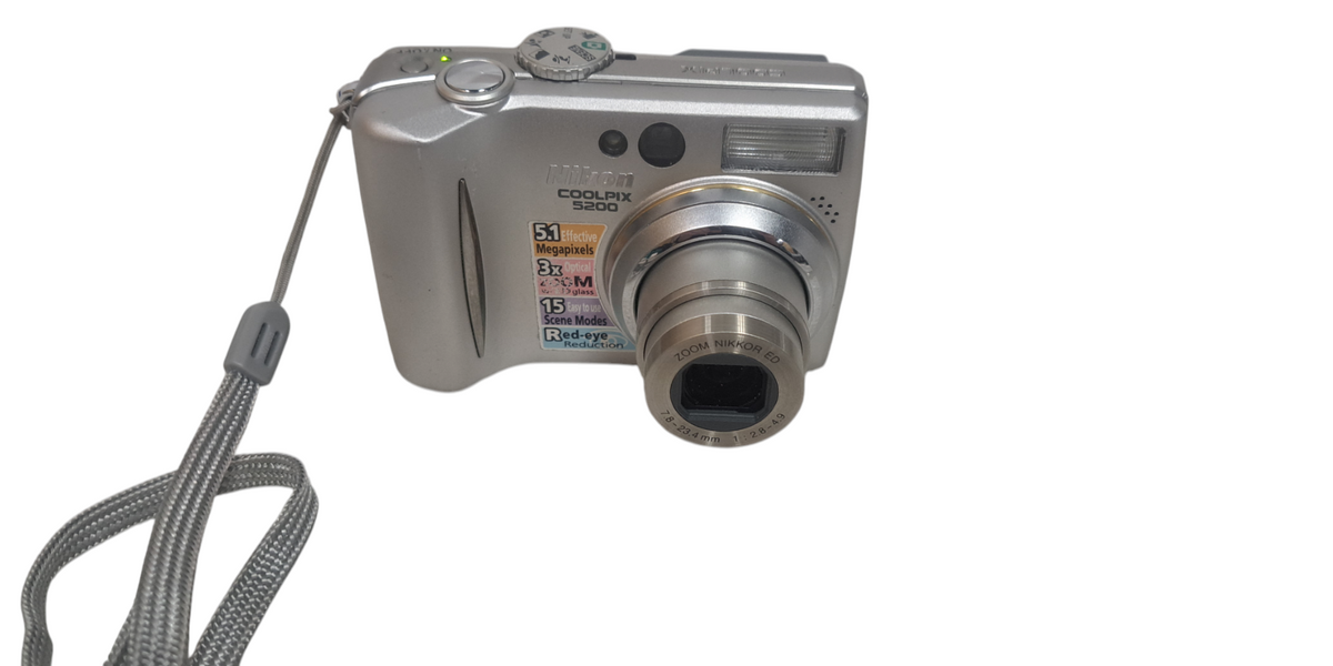 Nikon COOLPIX E5200 デジカメ フルセット a4133 Nikon COOLPIX E5200 デジカメ フルセット a4133