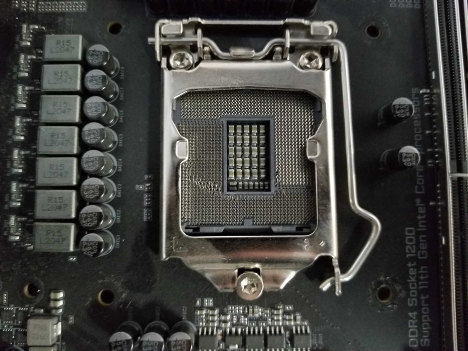 Gigabyte Z590 AORUS Elite AX Motherboard LGA 1200, Intel ATX / FOR PARTS