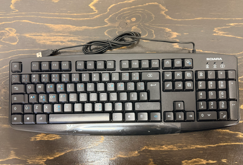 Pallet approx 700lbs French wired keyboards Q